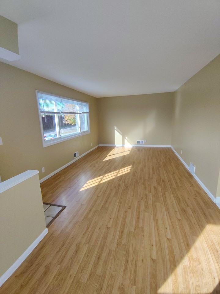 1900 Mendelssohn Ave N #NA - Photo 2 of 18
