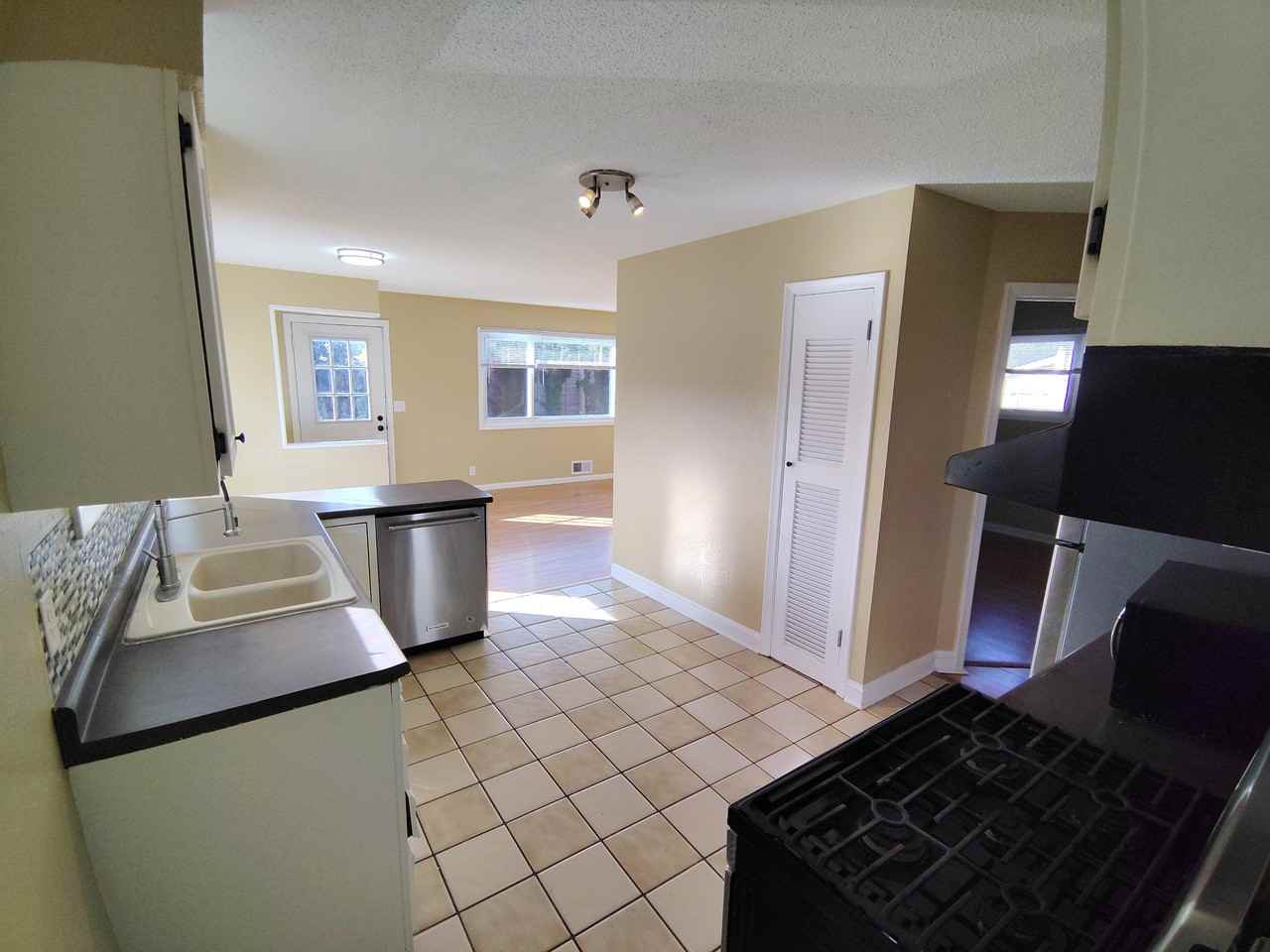 1900 Mendelssohn Ave N #NA - Photo 7 of 18