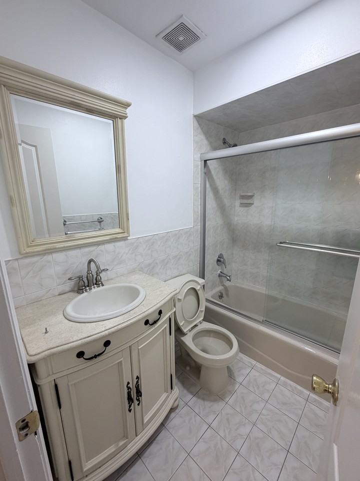 282 Ramona Ave #2RT - Photo 6 of 11