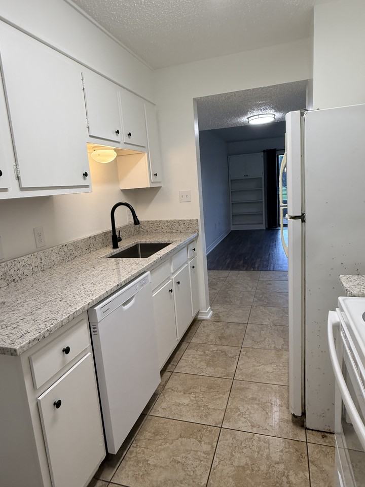 100 Dee Ann Dr #2 - Photo 3 of 16