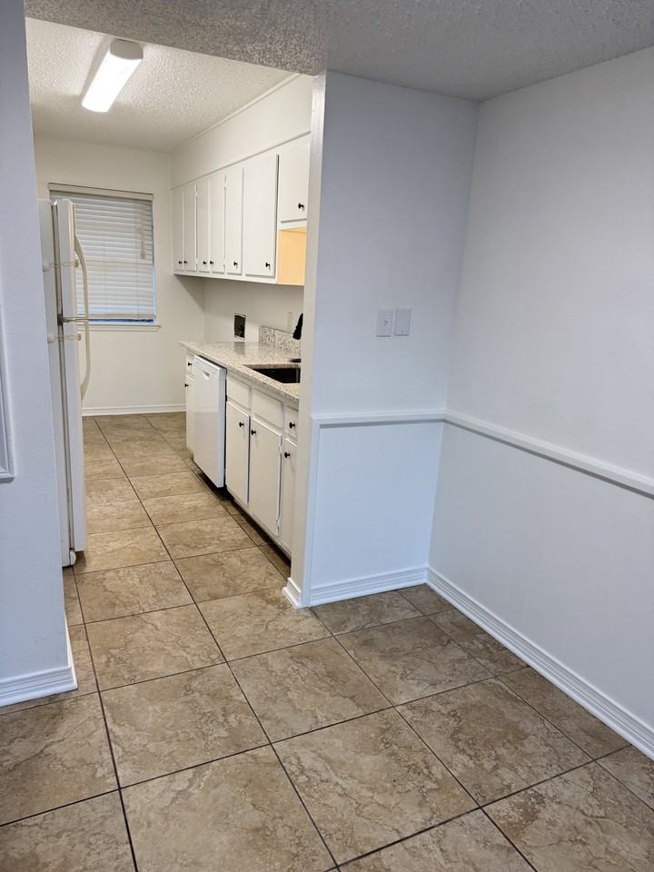 100 Dee Ann Dr #2 - Photo 5 of 16