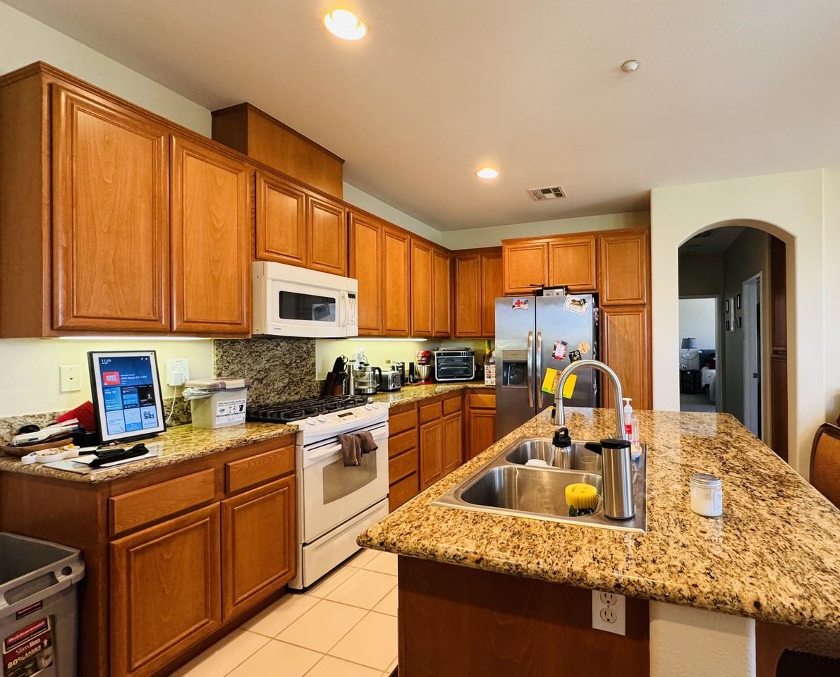 25104 Glasgow Dr - Photo 3 of 13