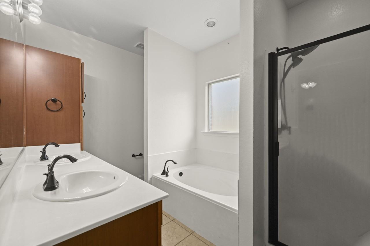 13638 Cantebury Ave #NA - Photo 2 of 20