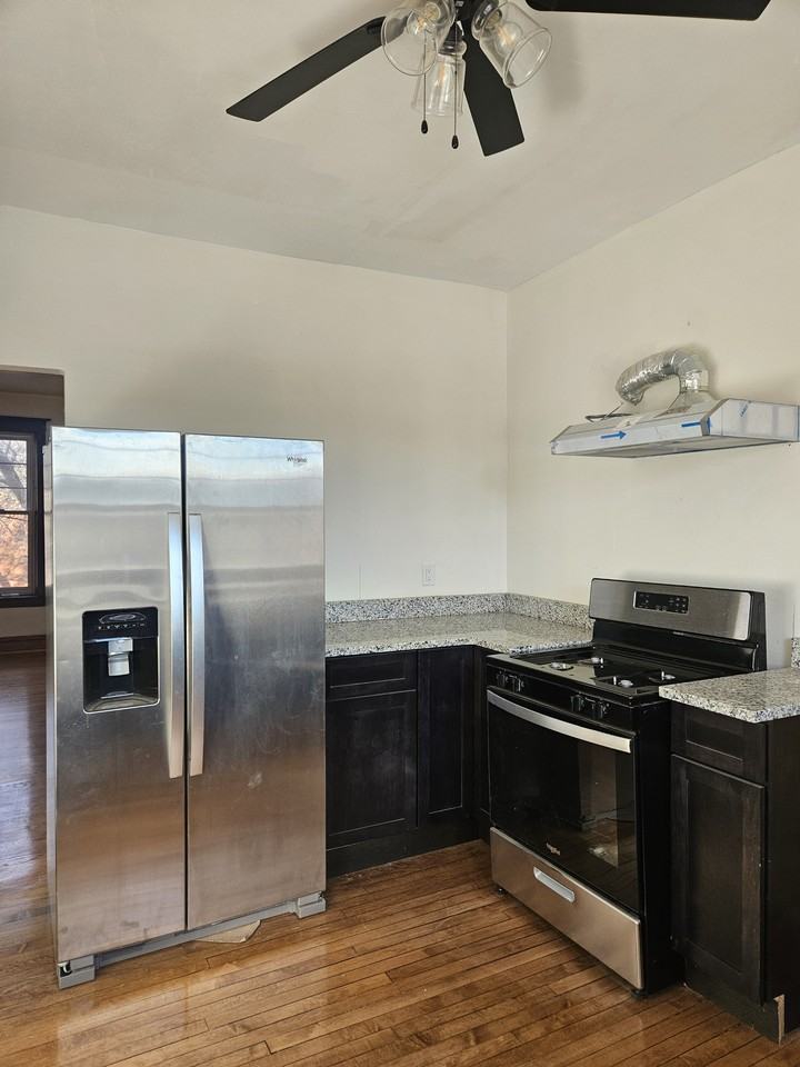 2216 S Washtenaw Ave #3N - Photo 4 of 14