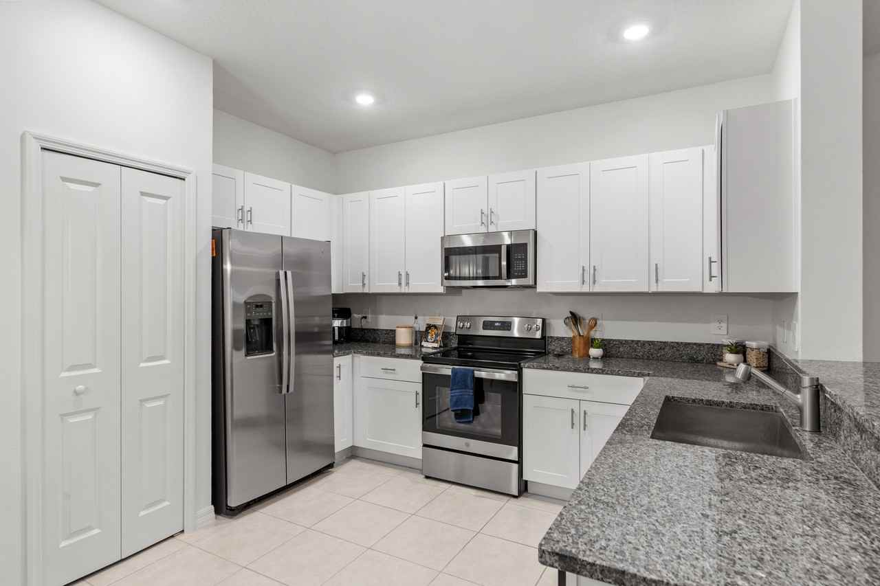 6140 Shiner St - Photo 5 of 15