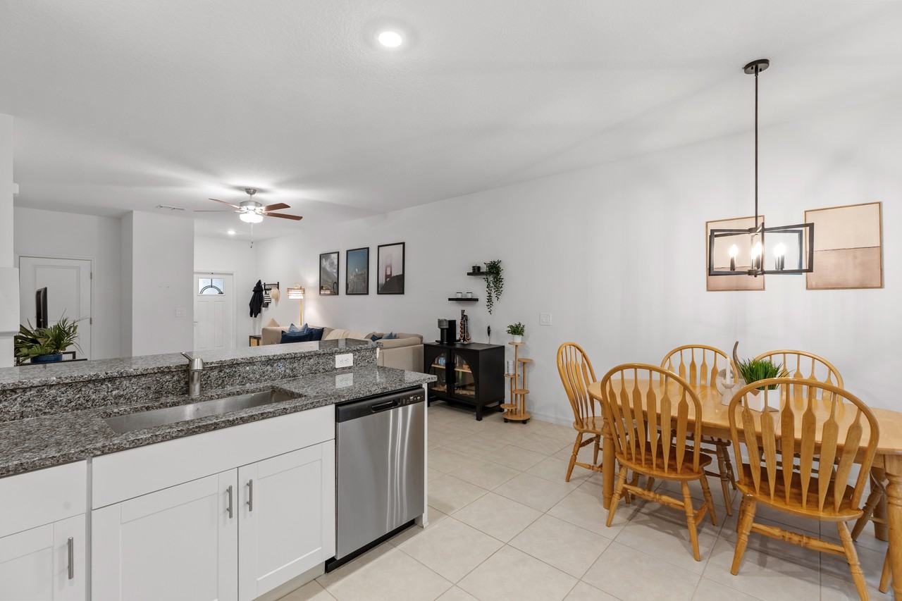 6140 Shiner St - Photo 7 of 15