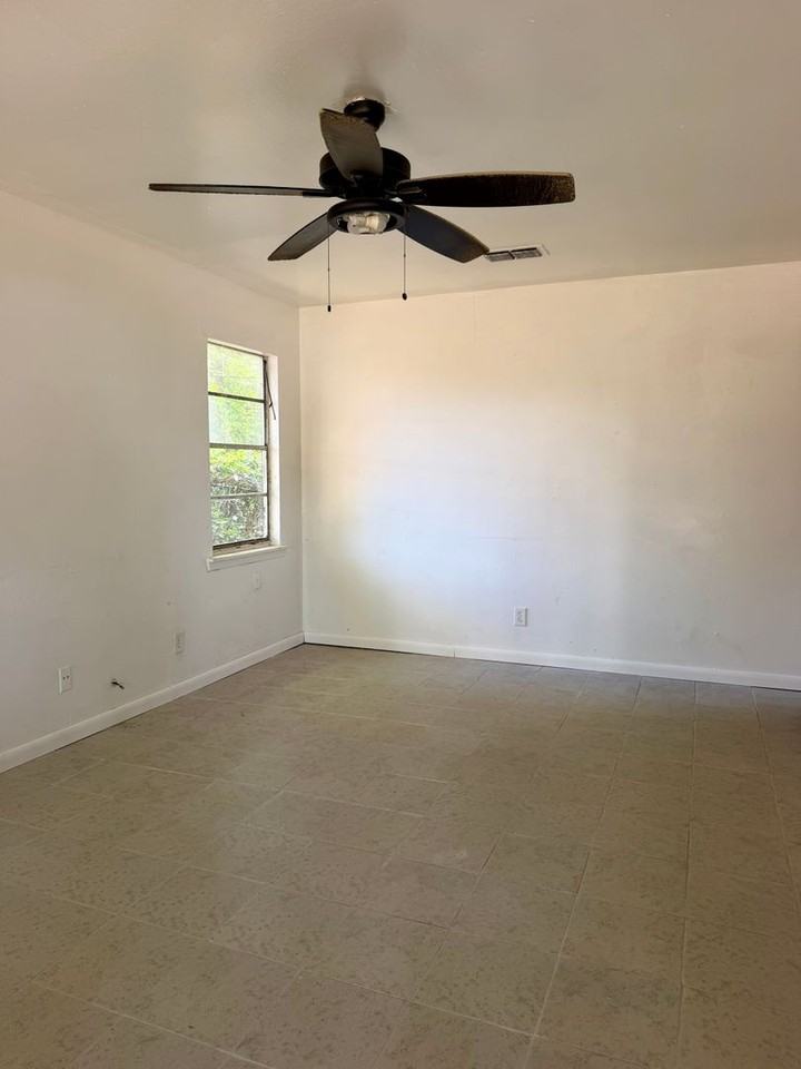 1815 Dove St - Photo 2 of 5