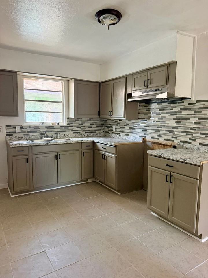 1815 Dove St - Photo 3 of 5