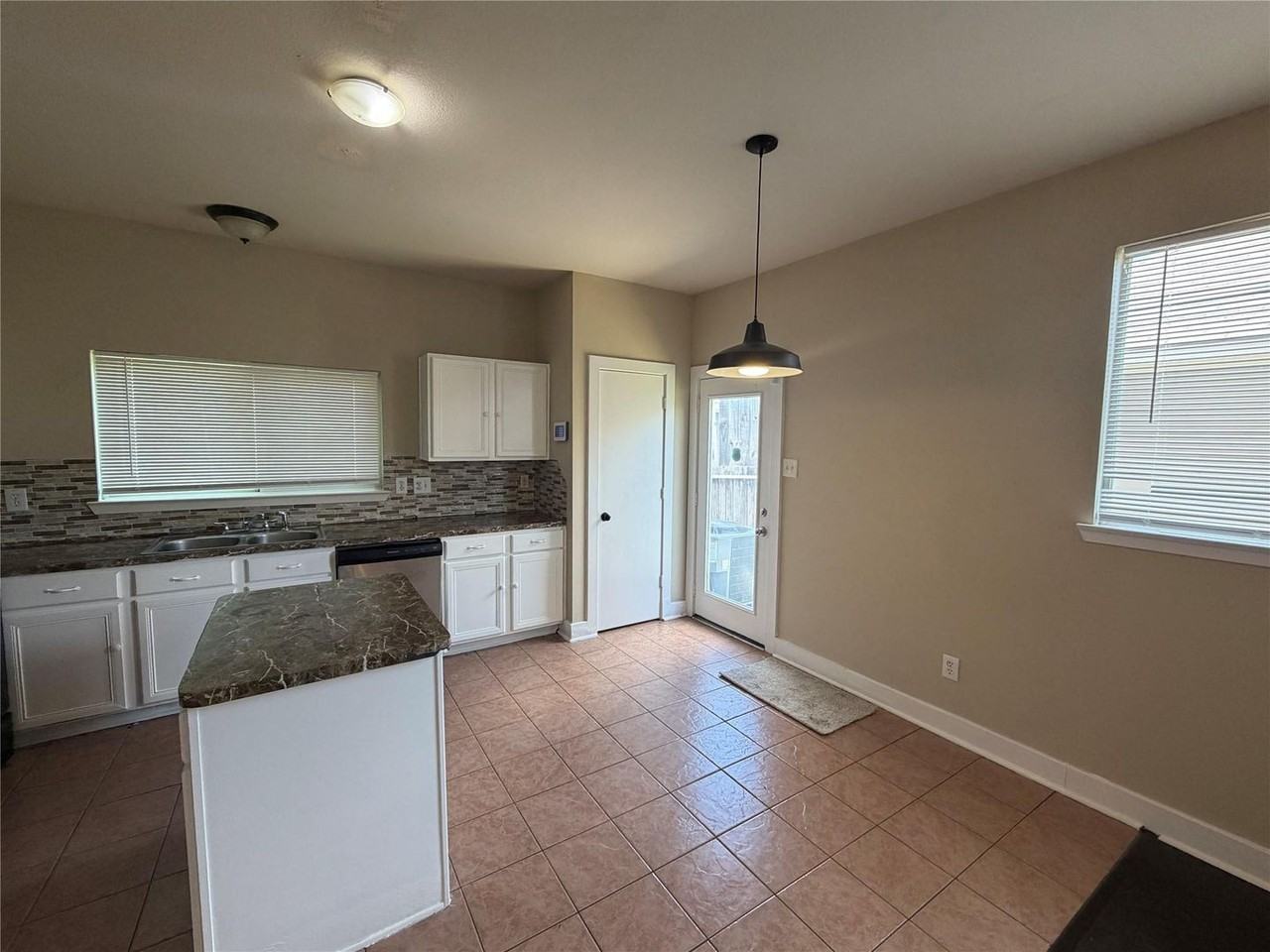 11736 Chanteloup Dr - Photo 6 of 24