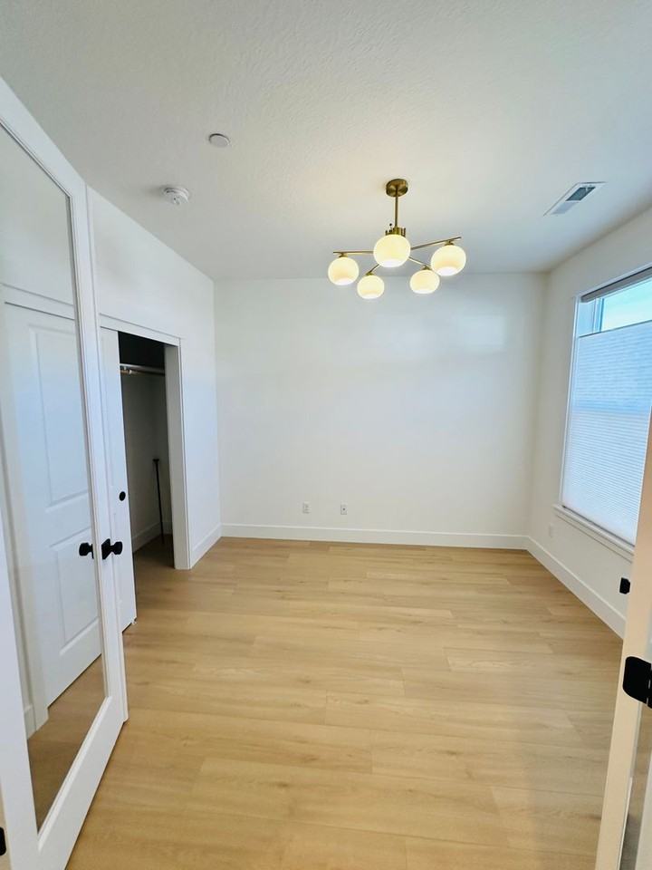 5194 N 91st Ave - Photo 5 of 40