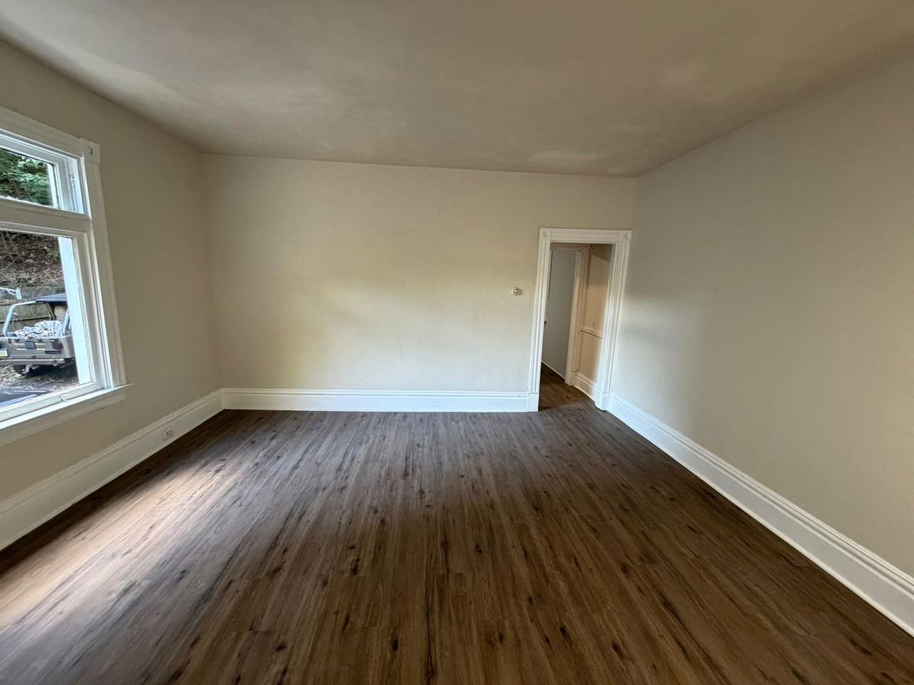 1607 Lynn Ave - Photo 4 of 10
