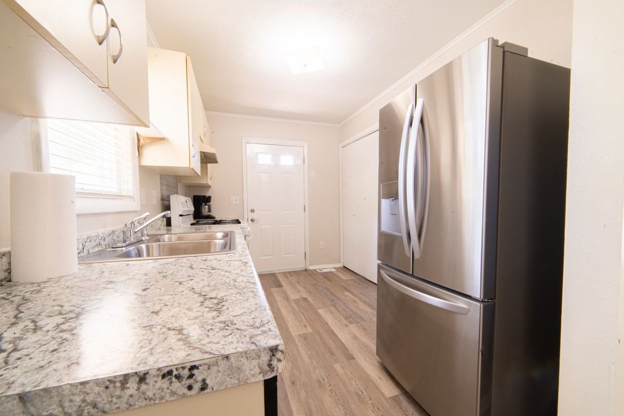 239 Luciano Ave - Photo 4 of 25