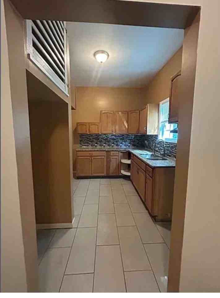 600 W Lincoln Ave - Photo 5 of 7