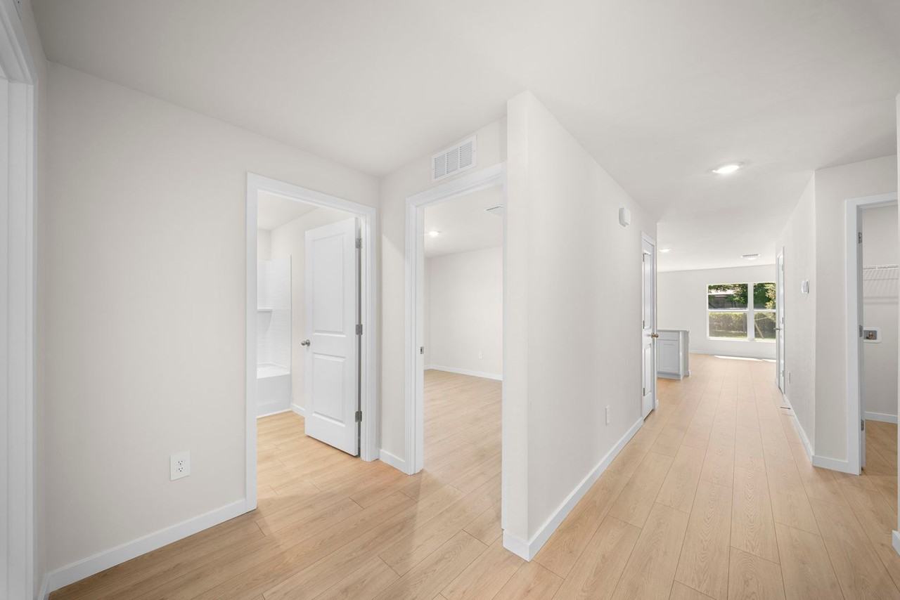 914 Sw 33rd Ter - Photo 3 of 31