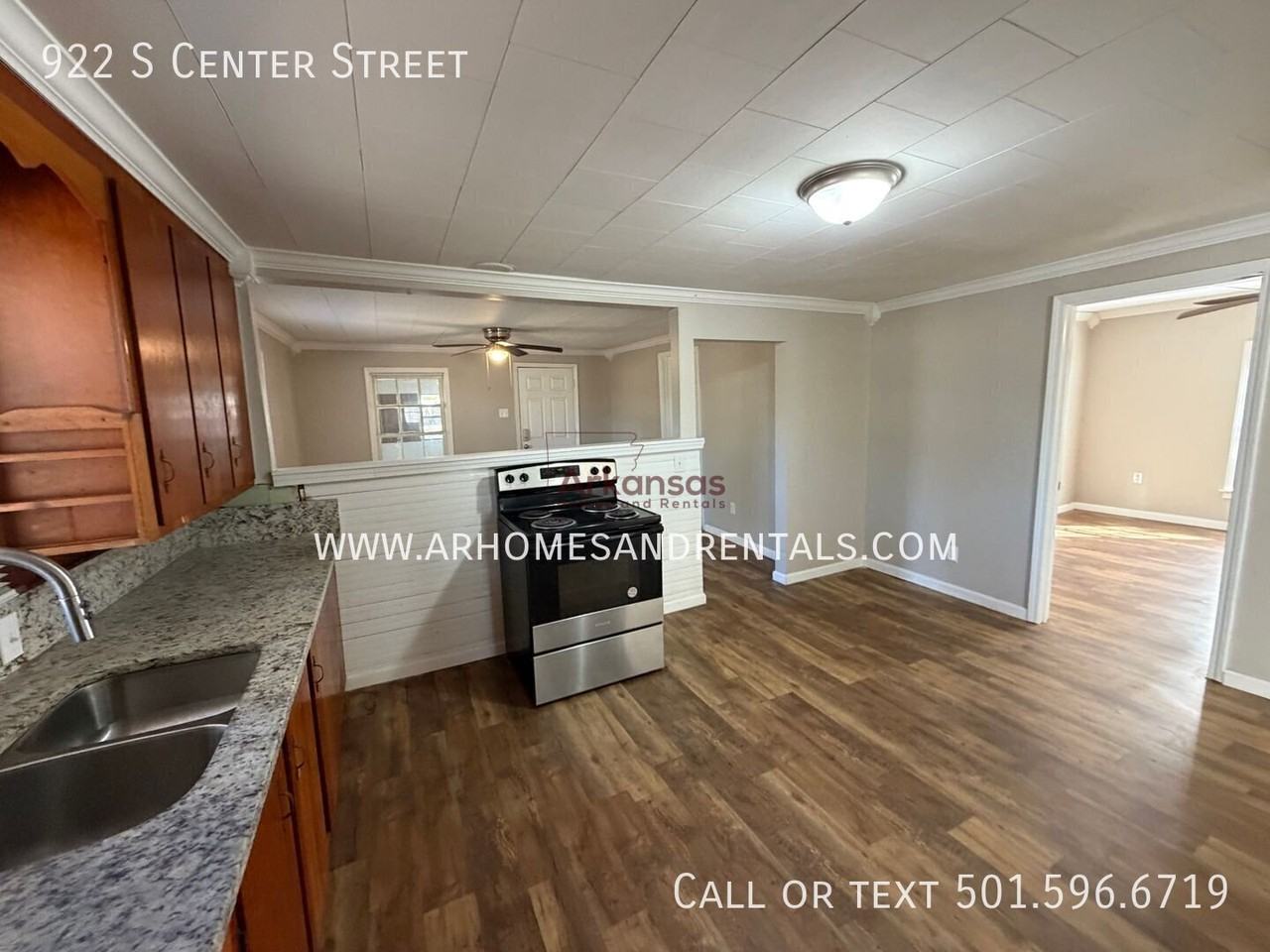 922 S Center St - Photo 4 of 17