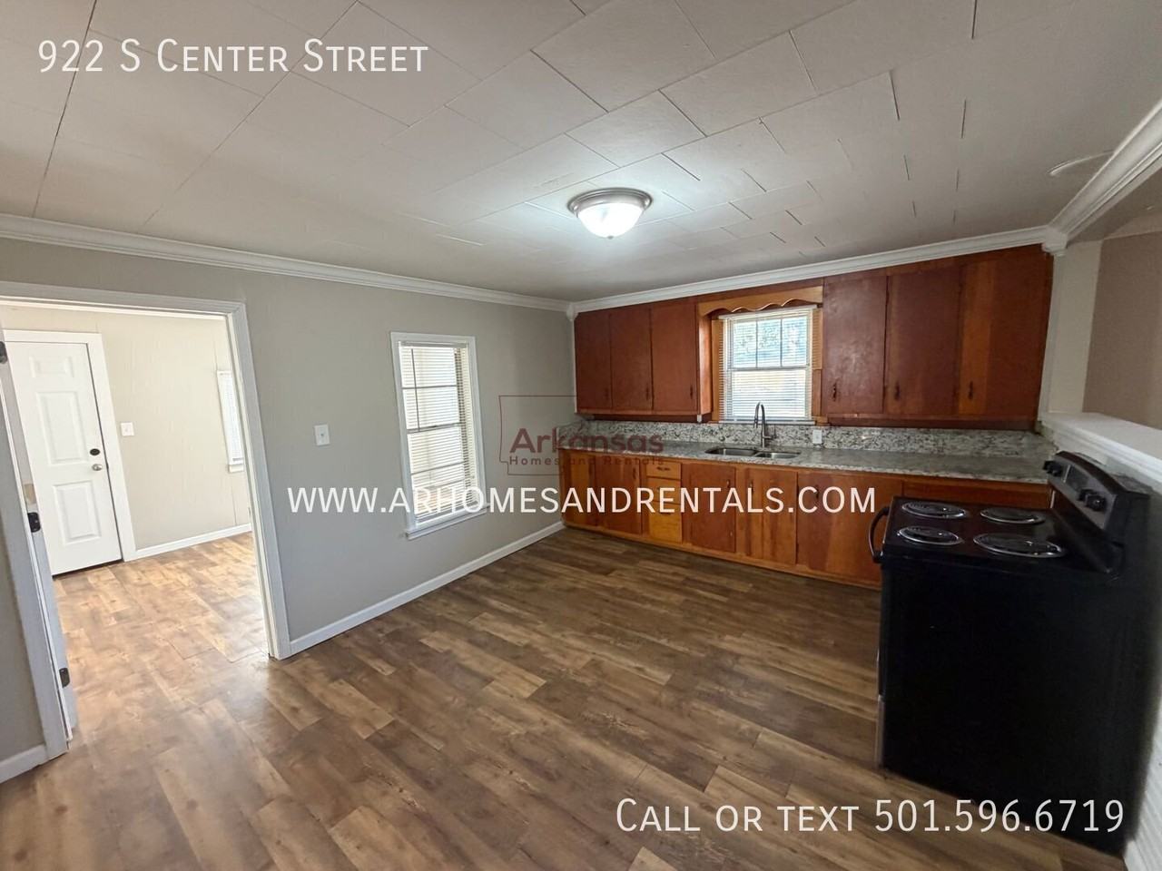 922 S Center St - Photo 5 of 17