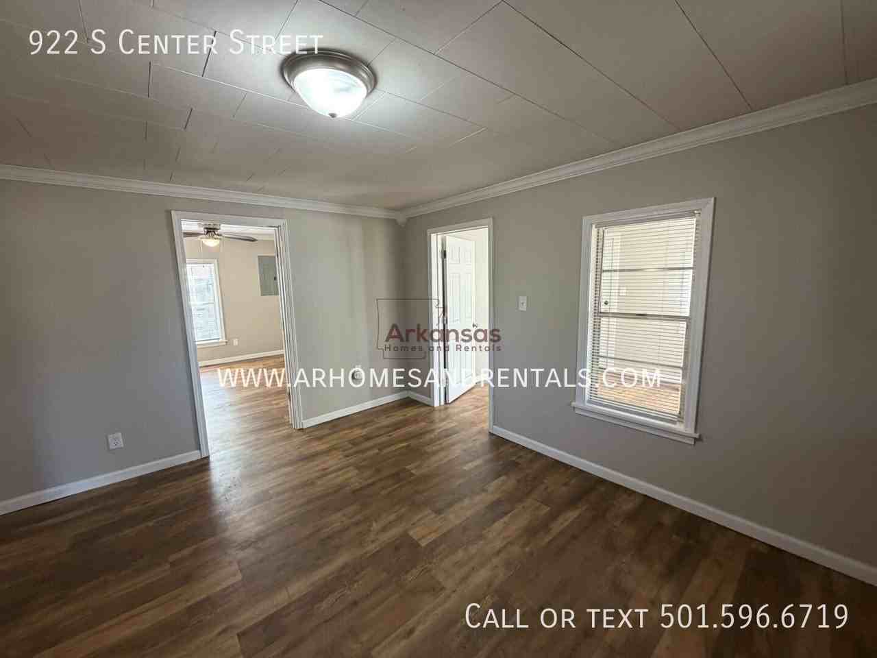 922 S Center St - Photo 6 of 17