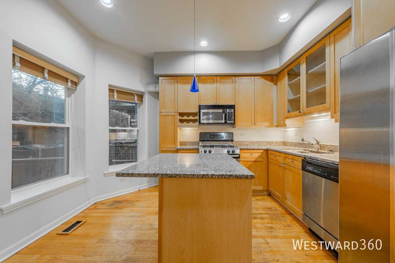 1017 W Dakin St #1 - Photo 7 of 32