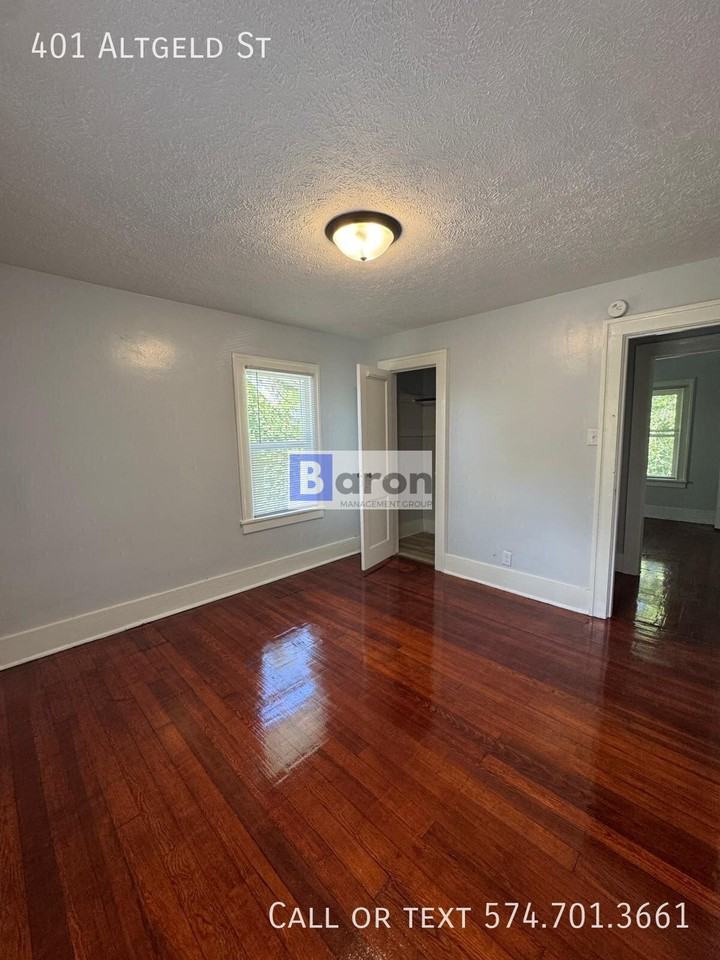401 Altgeld St - Photo 4 of 17
