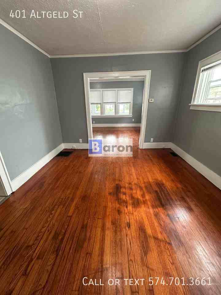 401 Altgeld St - Photo 7 of 17