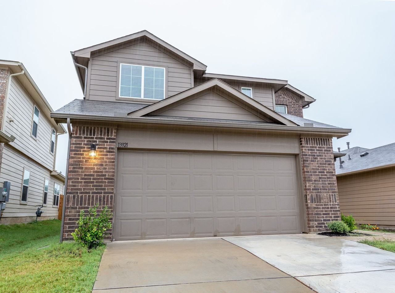 13921 Heywood Dr - Photo 2 of 28