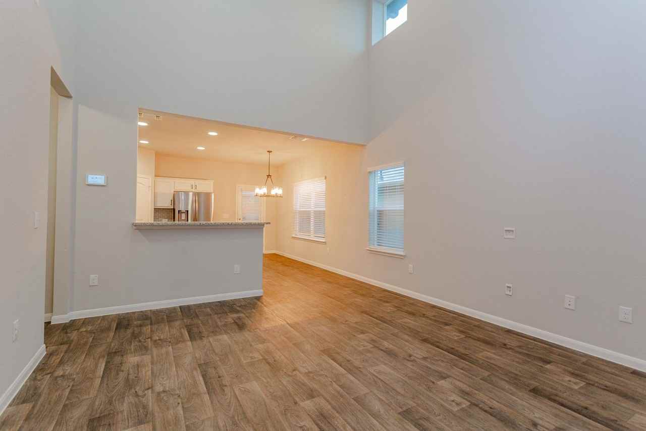 13921 Heywood Dr - Photo 5 of 28
