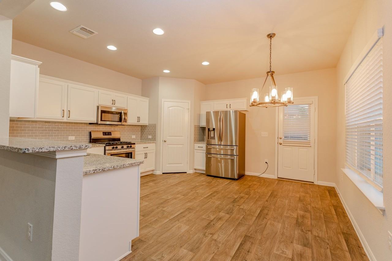 13921 Heywood Dr - Photo 6 of 28