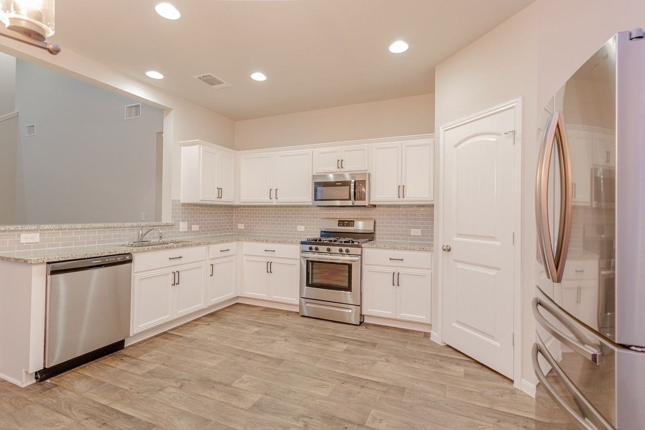 13921 Heywood Dr - Photo 7 of 28