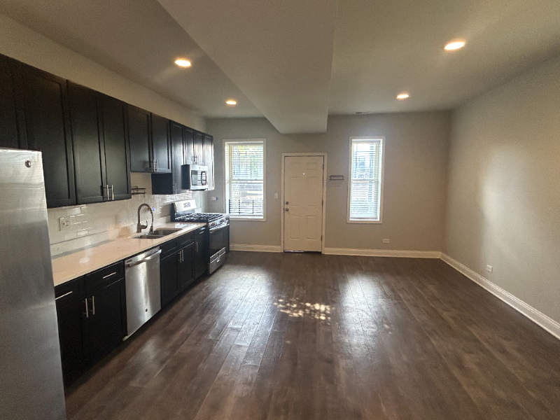 4512 S Calumet Ave #2N - Photo 2 of 6