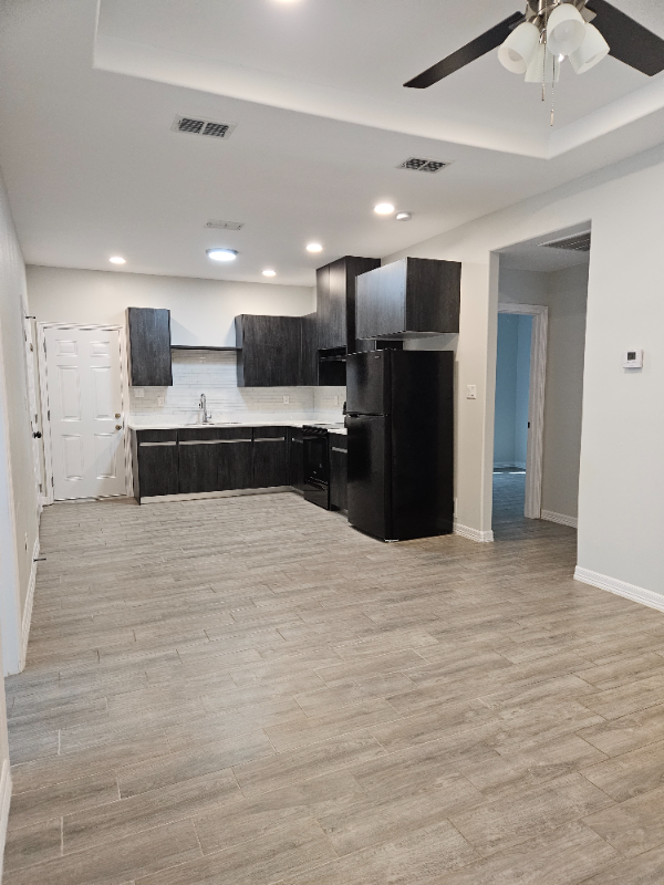 913 W La Pointe Ave #2 - Photo 2 of 14