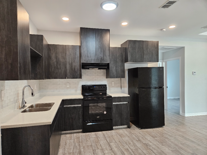 913 W La Pointe Ave #2 - Photo 3 of 14
