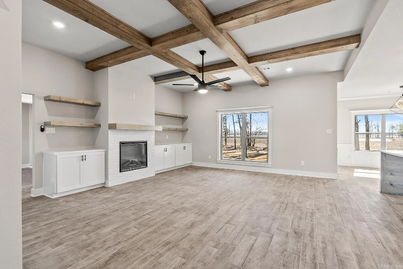 145 Hayden Dr - Photo 4 of 20