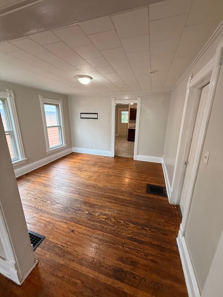 115 Eureka St #2 - Photo 4 of 11