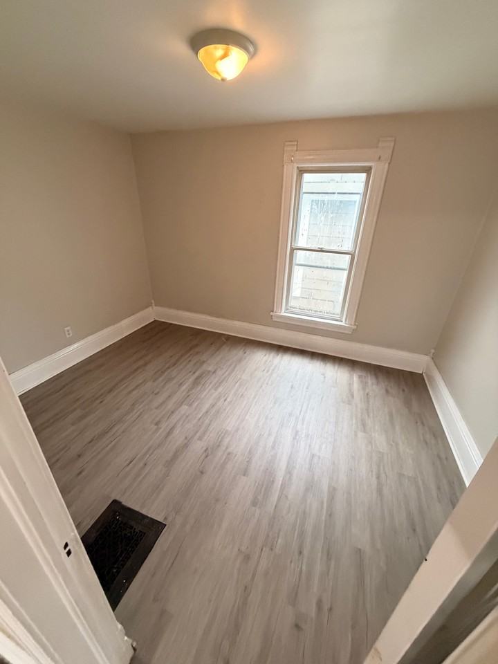 115 Eureka St #2 - Photo 6 of 11