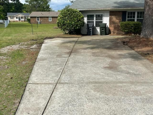 211 Dillard St - Photo 2 of 18