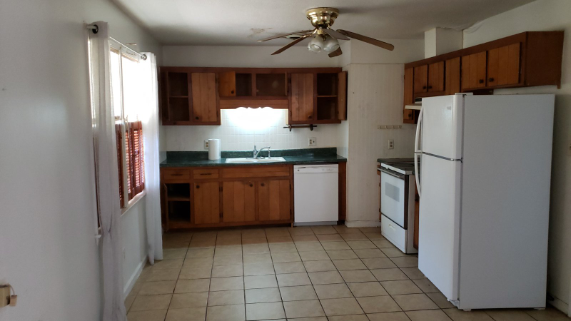211 Dillard St - Photo 3 of 18