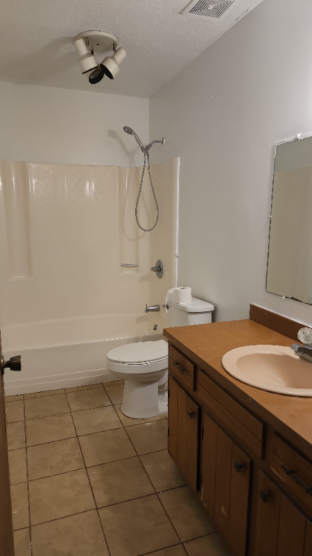211 Dillard St - Photo 5 of 18