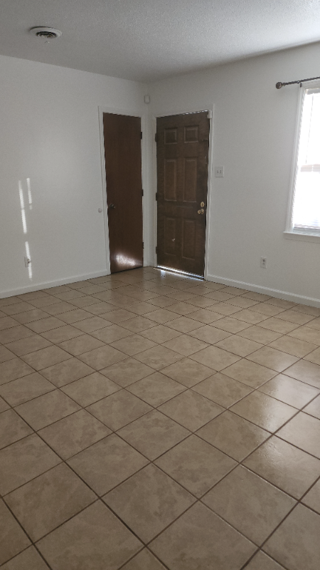 211 Dillard St - Photo 7 of 18