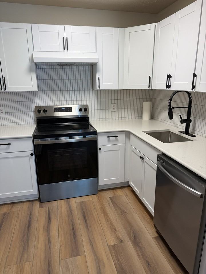 426 Cedar St - Photo 2 of 10