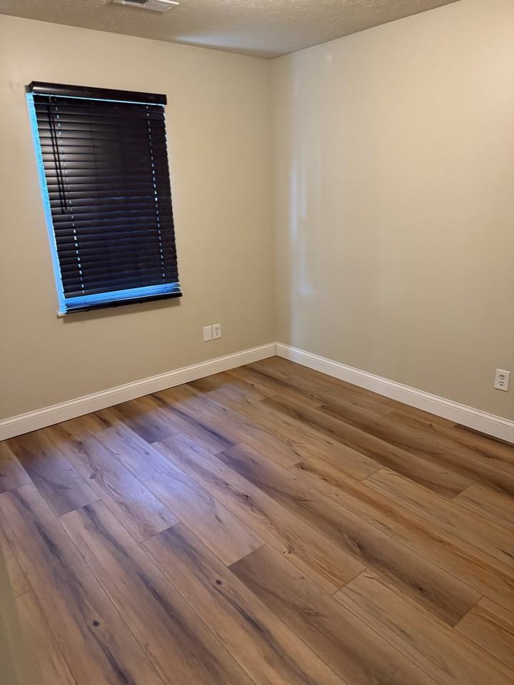 426 Cedar St - Photo 7 of 10