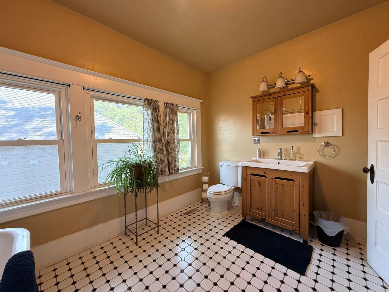 414 Jefferson St #1 - Photo 5 of 17