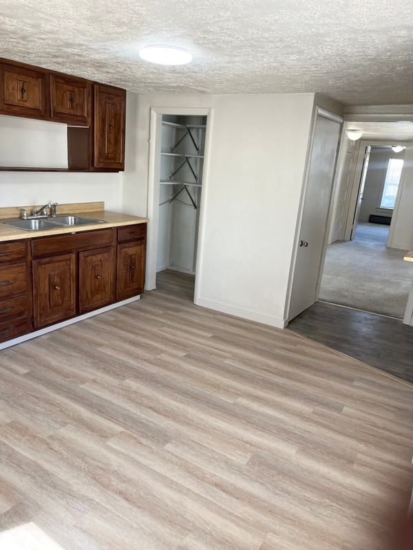 1008 Mccarty Ave #E - Photo 3 of 9