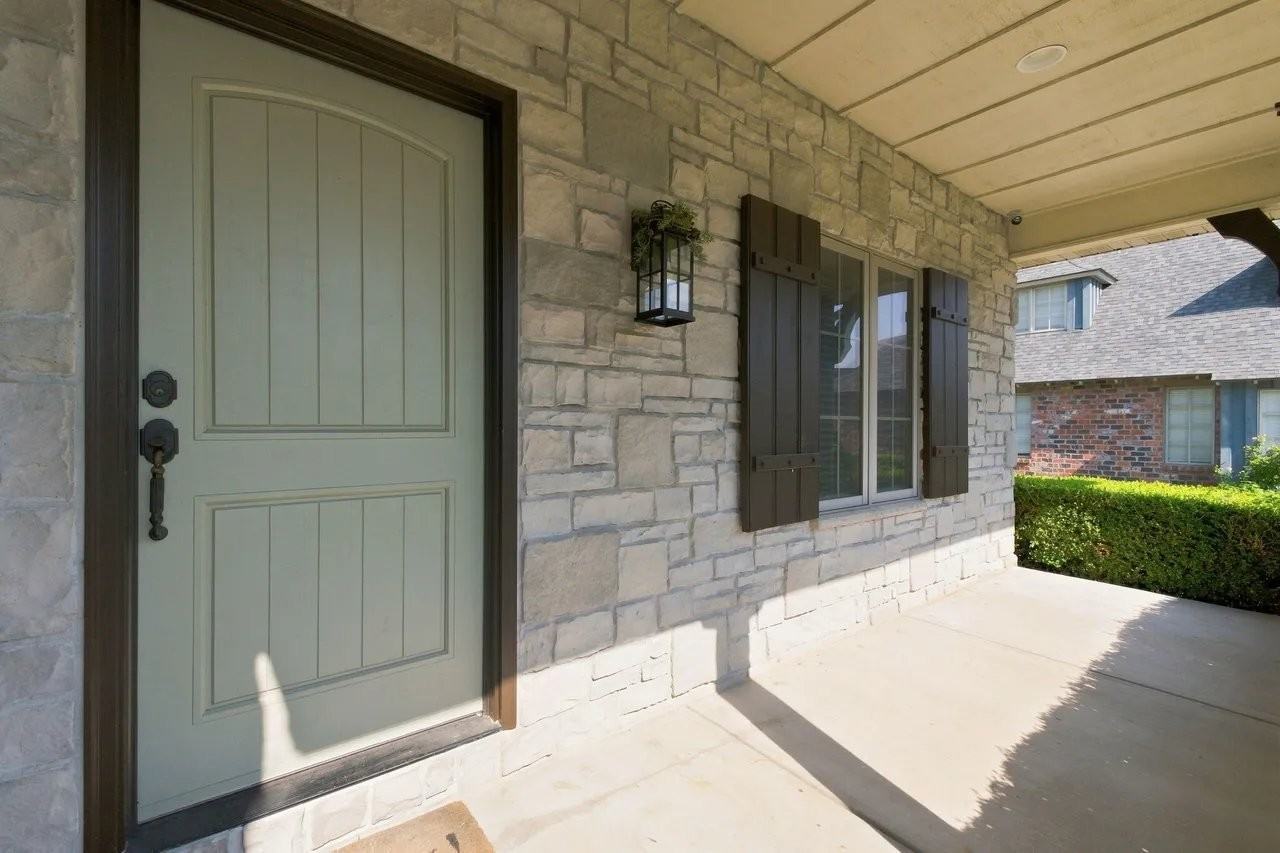 879 E Westchester Dr - Photo 2 of 20