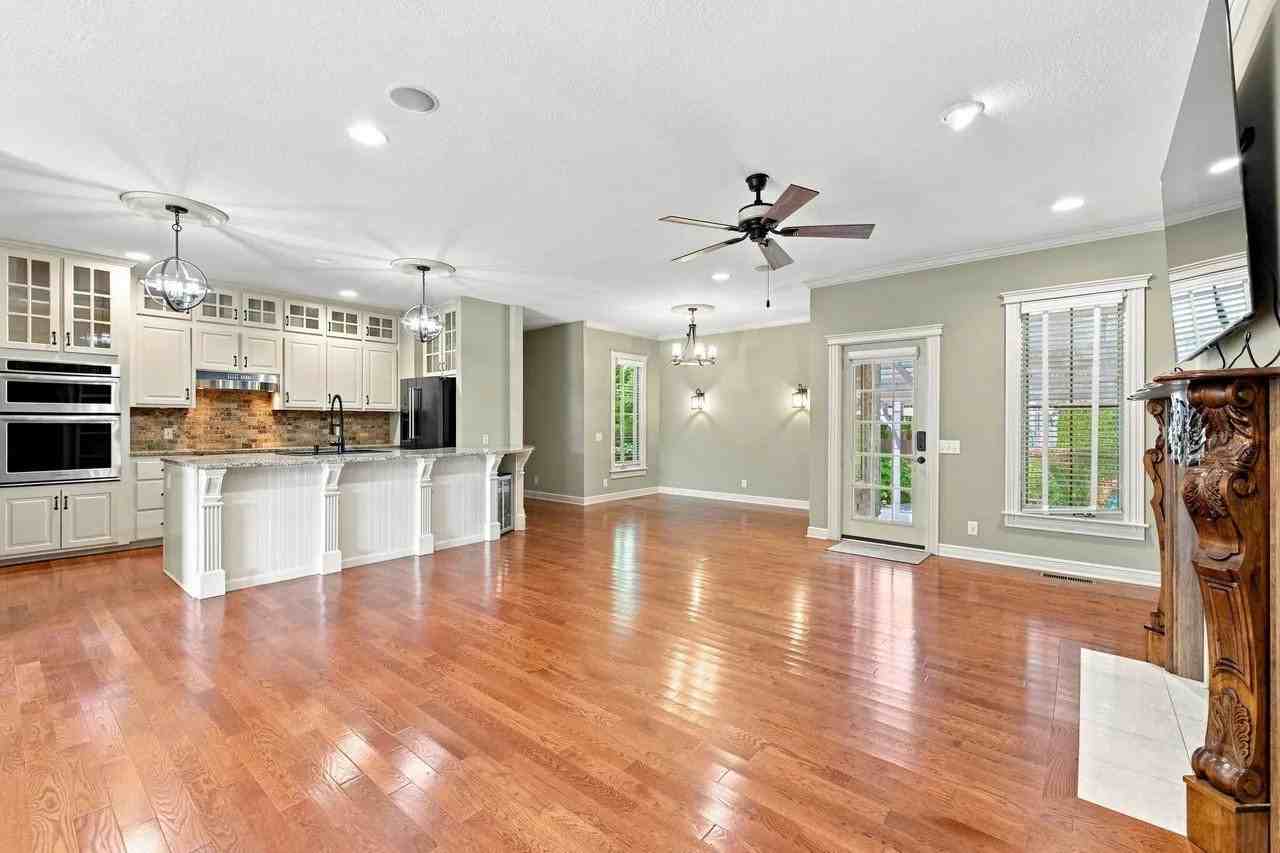 879 E Westchester Dr - Photo 3 of 20