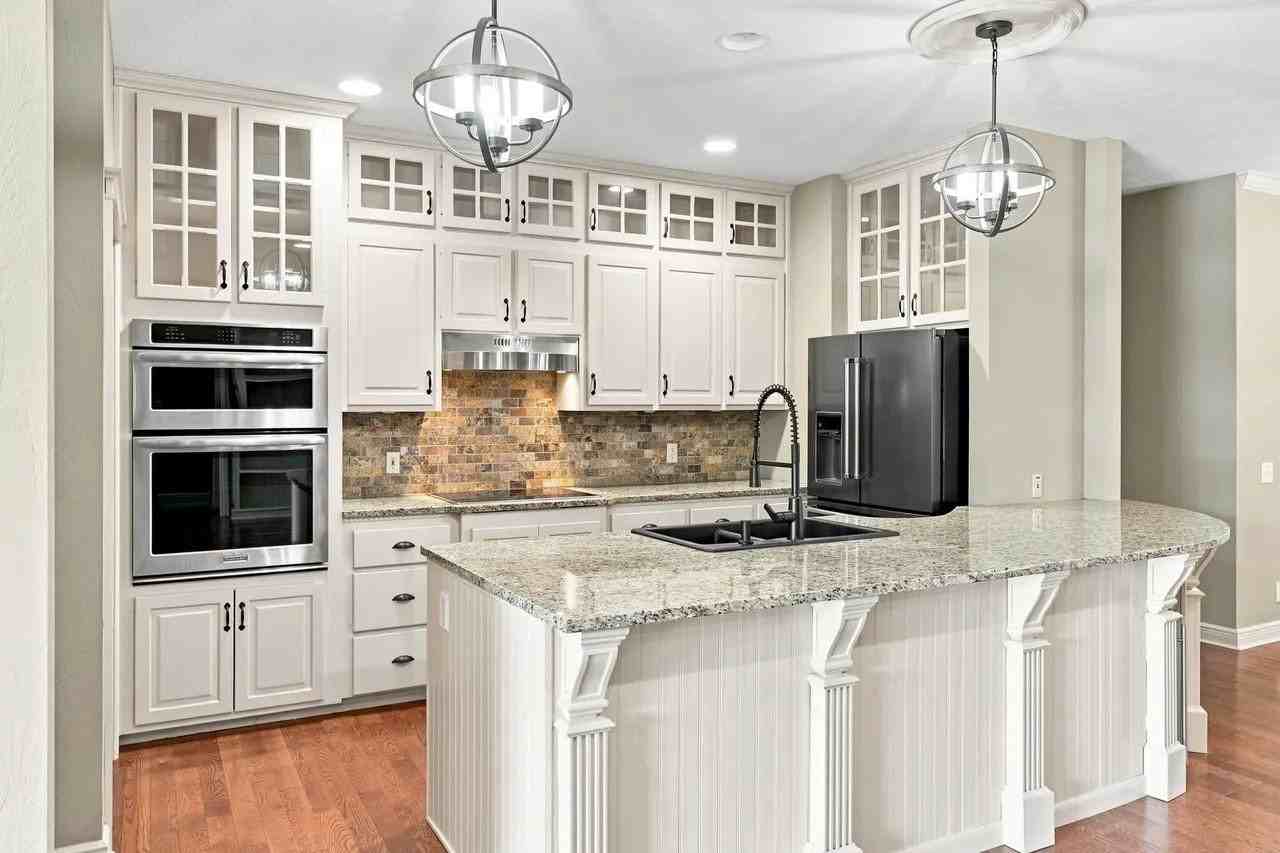 879 E Westchester Dr - Photo 4 of 20