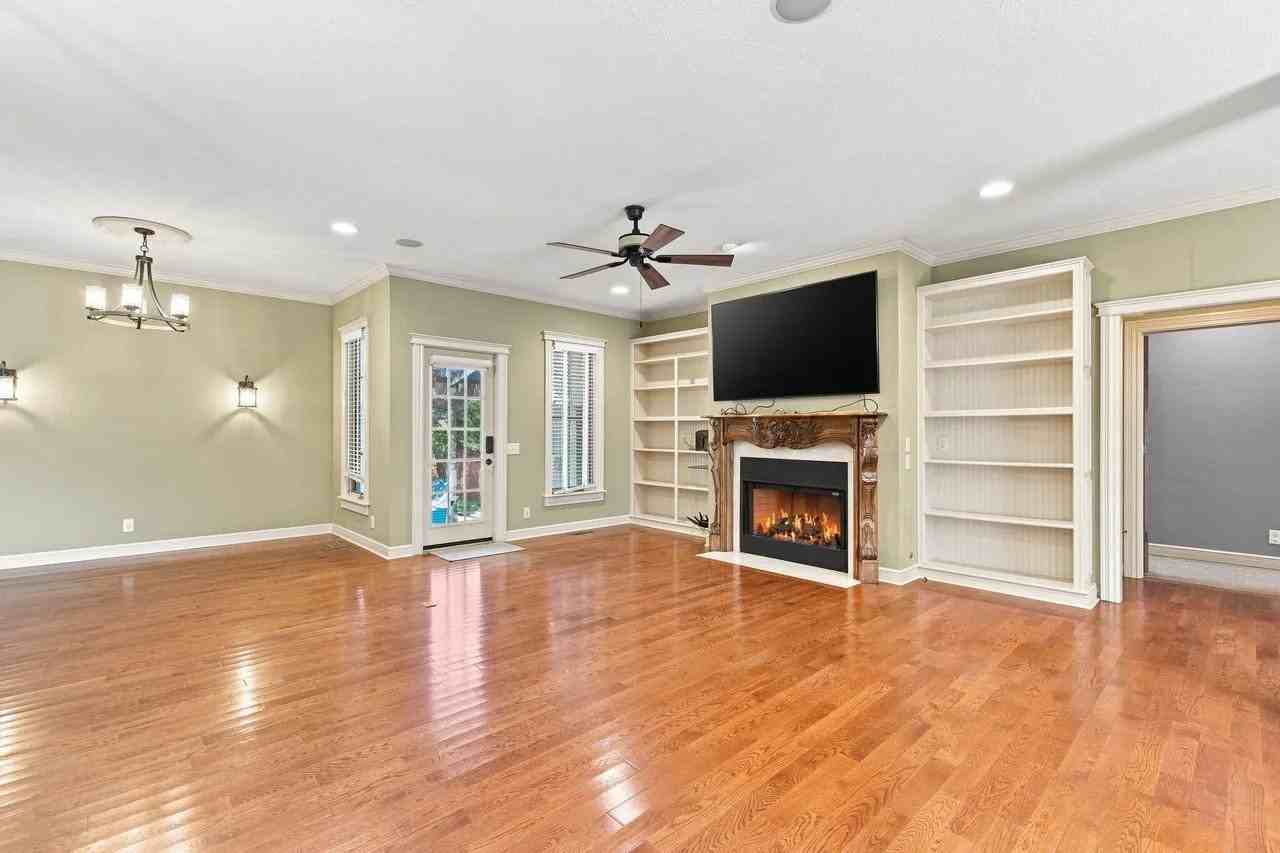 879 E Westchester Dr - Photo 6 of 20