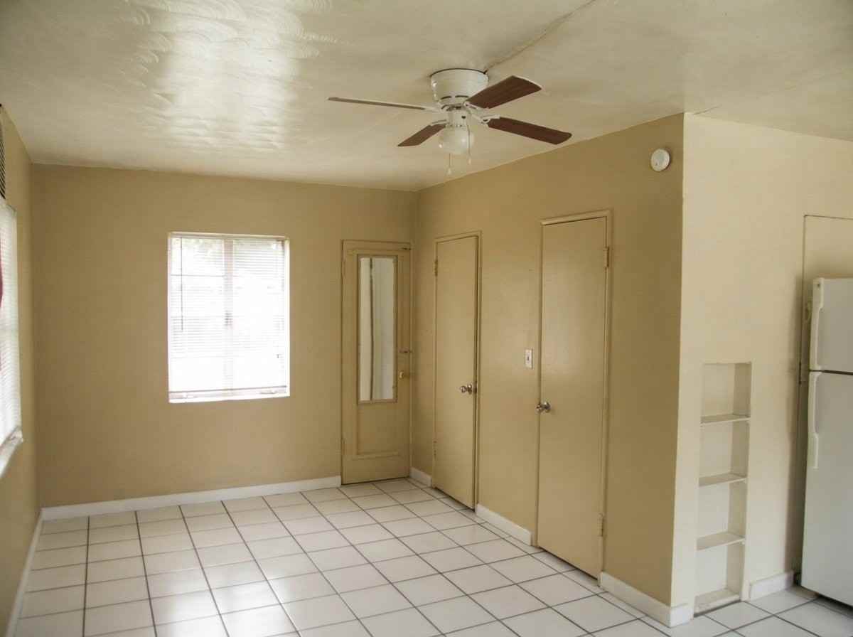 2112 6 St. Sarasota Fl. #00 - Photo 3 of 5