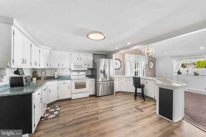 8201 Weymouth Dr - Photo 6 of 20