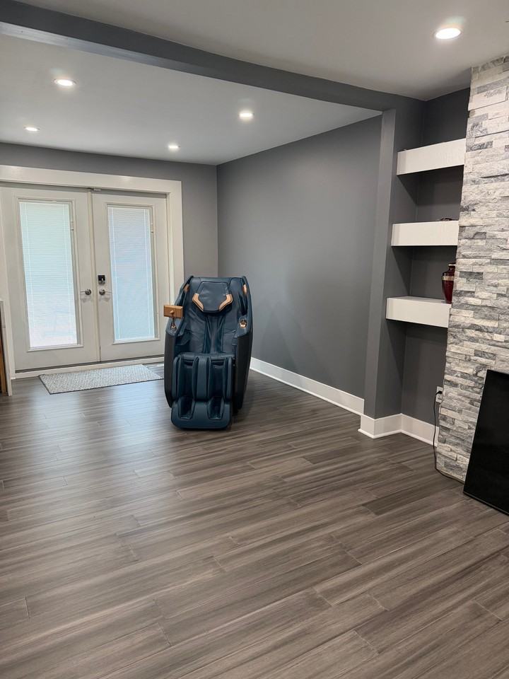 8421 Sheridan Ave N - Photo 5 of 19
