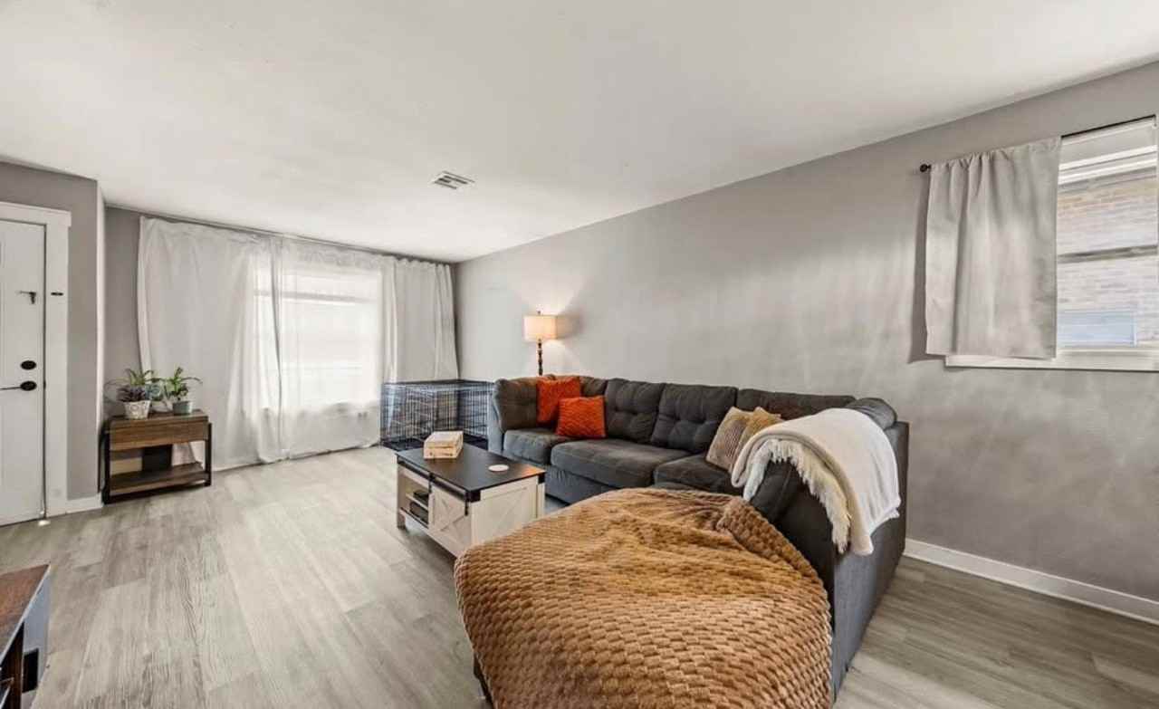 212 Queen Dr #212 - Photo 3 of 14